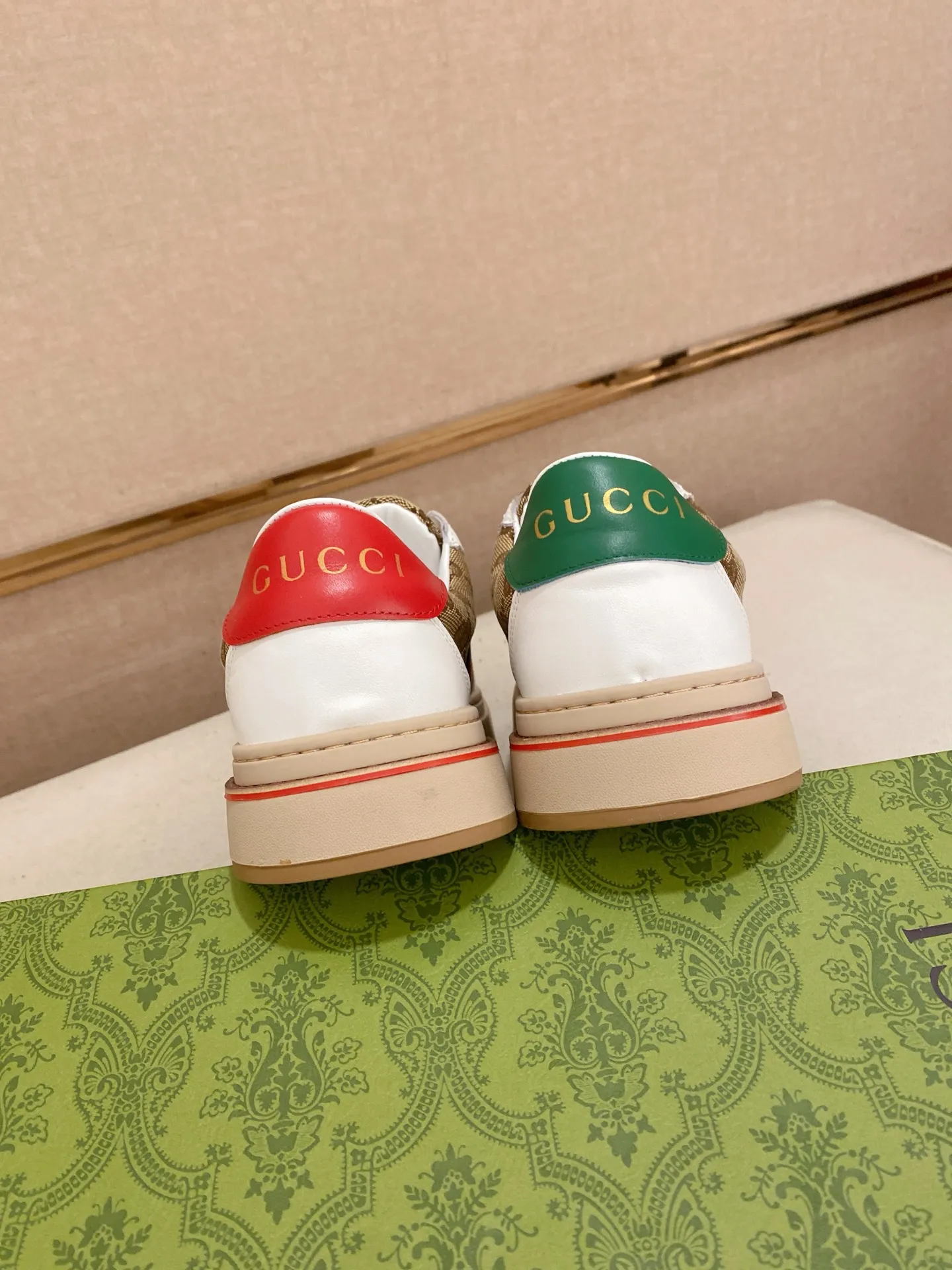 Men's clothing and shoes💰:400💰 (GUCCI) The latest model from the official website 🎁🎁Casual and fashionable men's shoes👟, hot style💥The version is simple and elegant, exclusive for trendy men. Unique latest brand elements from the official website👑Original decoration, fashionable and generous, the fabric is original cowhide ✅Sheepskin lining, the official website specifies wear-resistant casual outsole, the classic model is taken in kind at the counter🎬38-44 (45 is not returned or exchanged when customized)